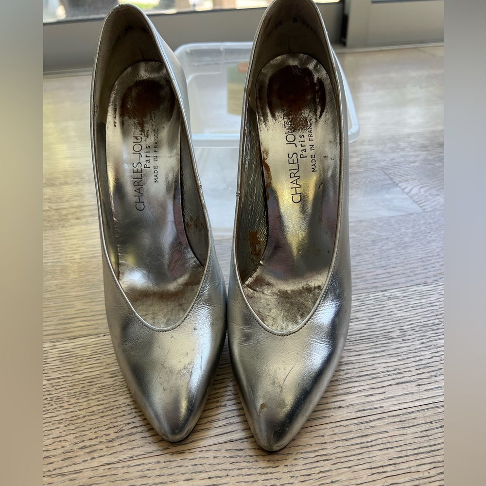VINTAGE CHARLES JOURDAN silver pumps size 9 1/2